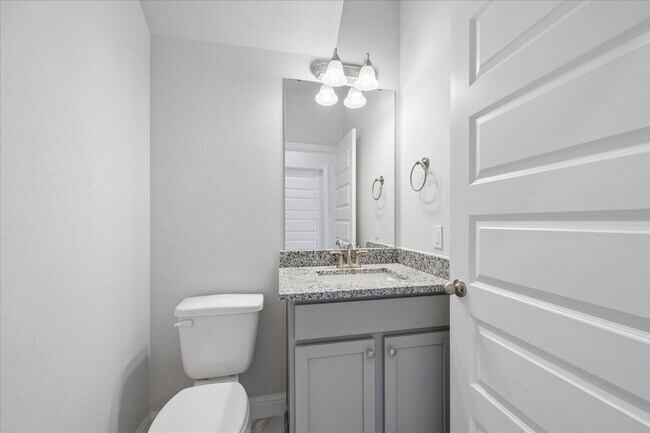 Building Photo - 10 Greenbriar Lp