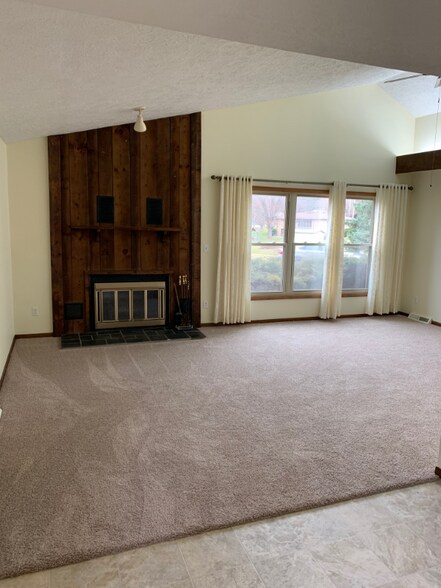 Building Photo - 2970 Sandhill Rd