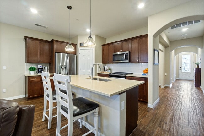 Building Photo - 6181 E Homan Ave