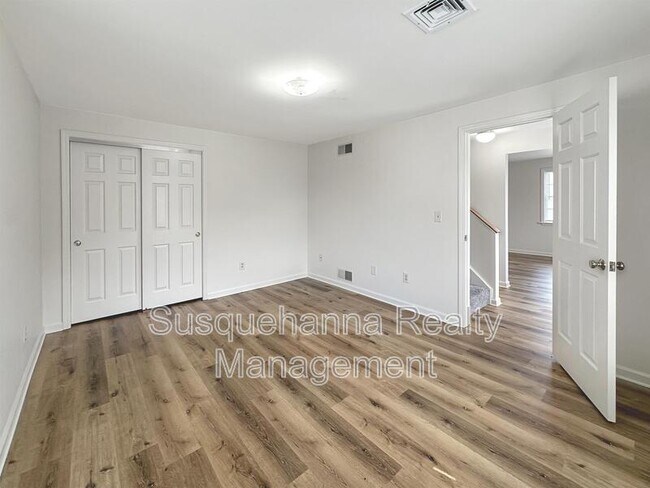Building Photo - 339 E Derry Rd