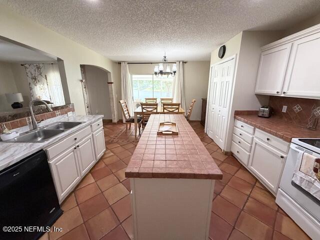 Building Photo - 47 Reeding Ridge Dr W
