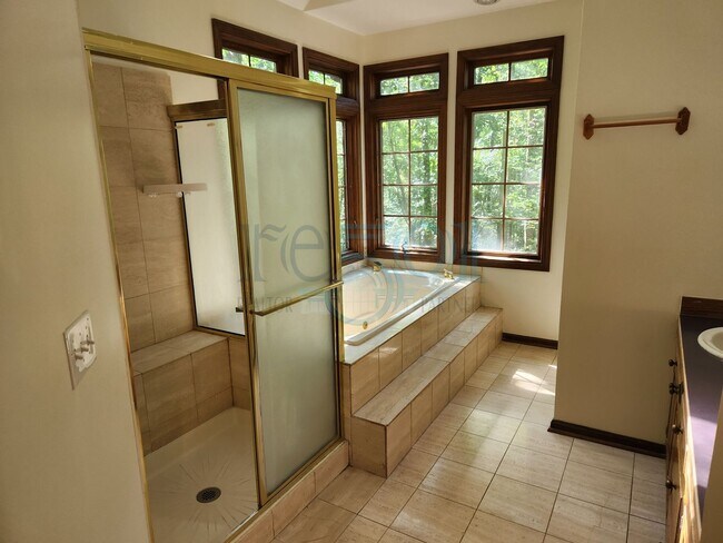 Building Photo - RARE exquisite home on acreage in the heart of West Little Rock!