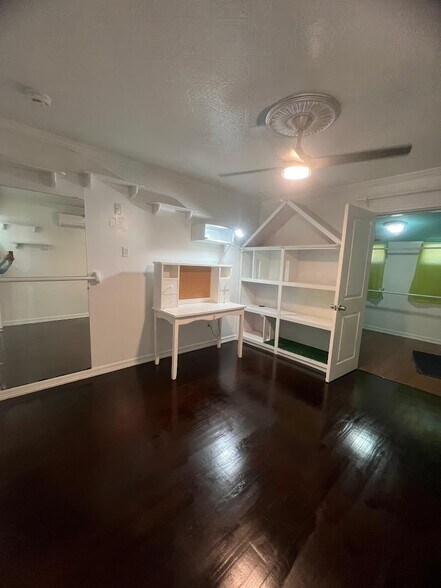 Building Photo - 1808 N Broadway St