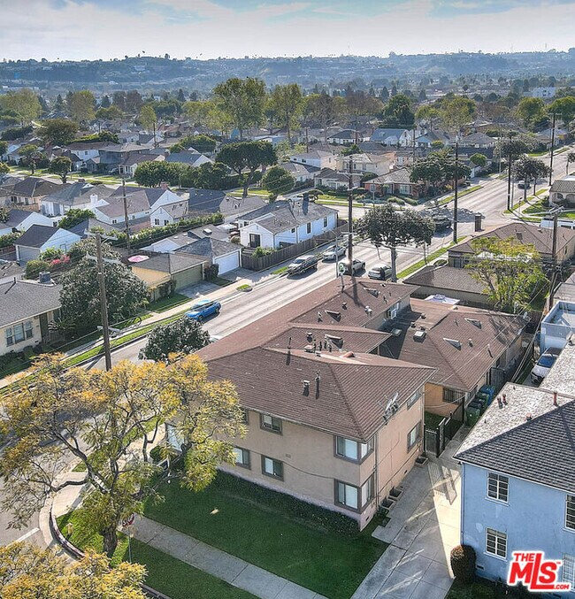 Building Photo - 3701 Coliseum St