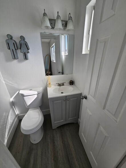 Building Photo - 96 E. Palomar