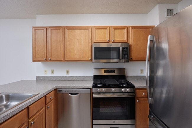 Building Photo - 7111 Woodmont Ave