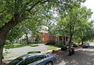 Building Photo - 402 Maxwell Ave