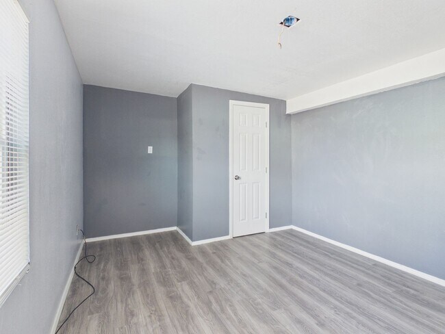 Building Photo - 2718 Duncan Dr