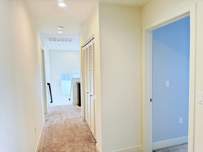 Building Photo - Reseda Ranch 5 bedroom 3 bath house!