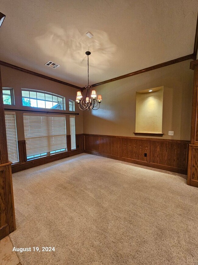 Building Photo - 3 (Bed)/2.5 (Bath) w/ Storm Shelter and Po...