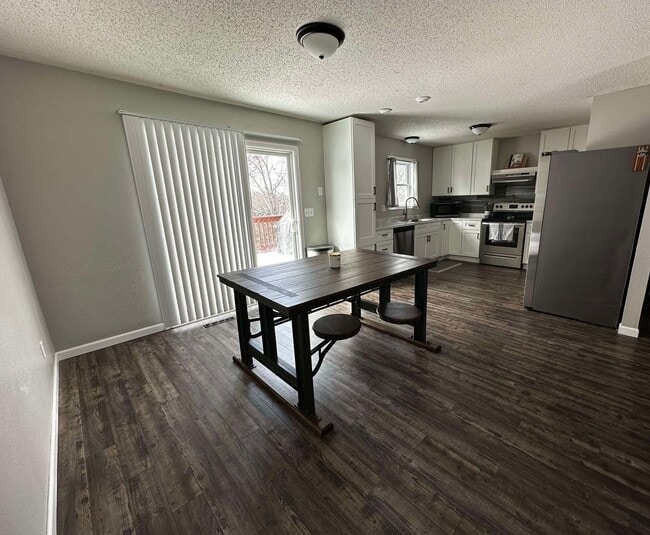Building Photo - 3 Bedroom, 2 bath home for rent in Waynesville