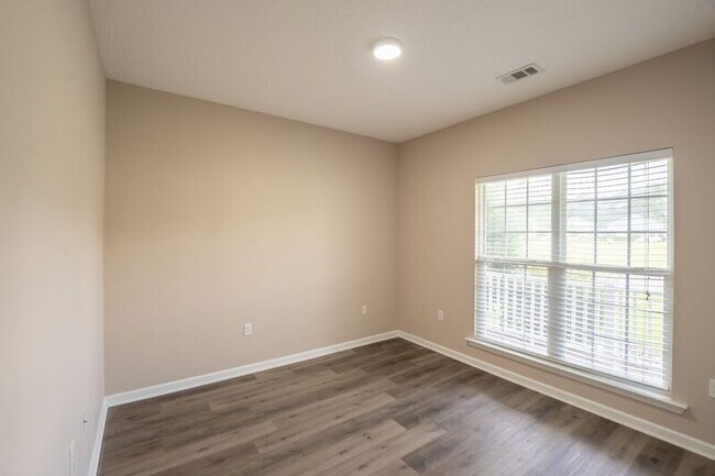 Building Photo - 10 Arbors Cir