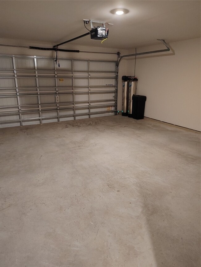 Building Photo - 3114 Freeboard Dr