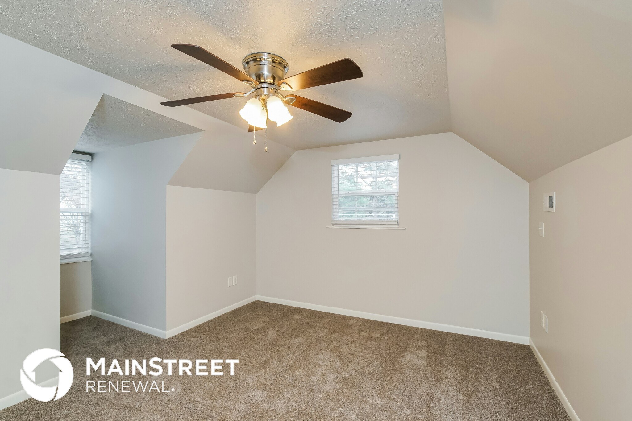 Building Photo - 1616 Summerhill Dr