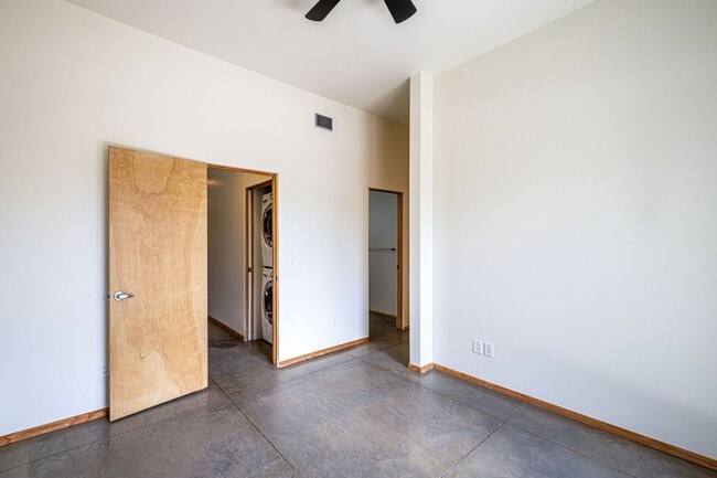 Building Photo - 925 Dunlap St