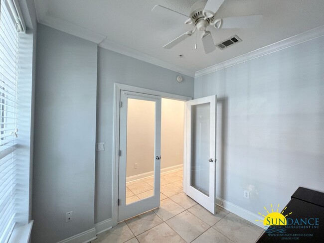 Building Photo - Beautiful Partially Furnished Condo in Downtown Fort Walton Beach!