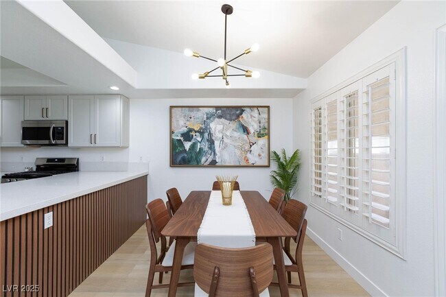 Building Photo - 9762 Silver Dusk Ct