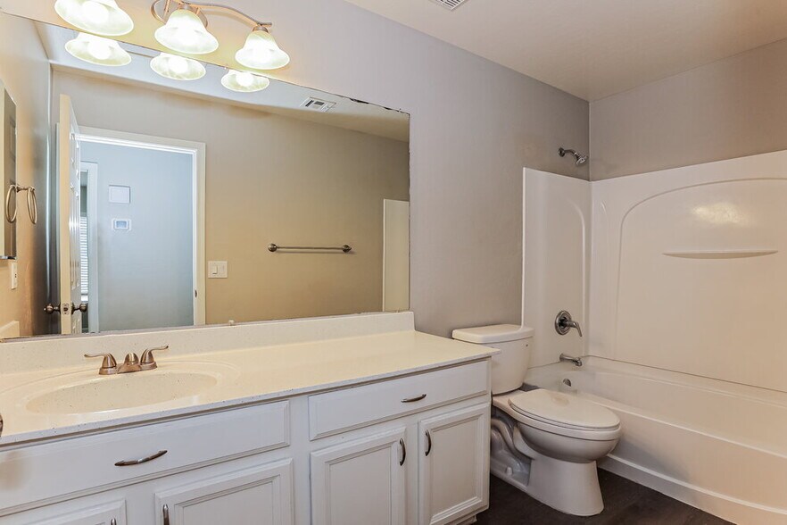 Building Photo - 13429 W Peck Dr