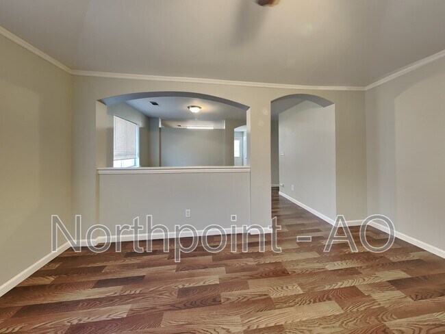Building Photo - 5213 La Jolla Ln