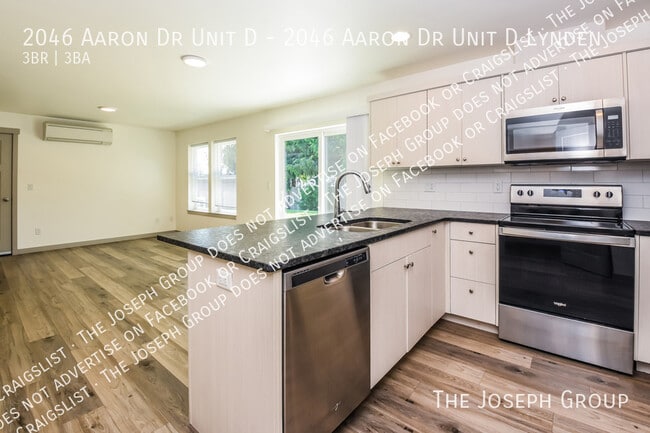 Building Photo - 2046 Aaron Dr