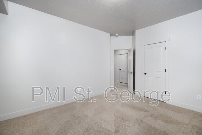 Building Photo - 3731 E Shooting Star Ln