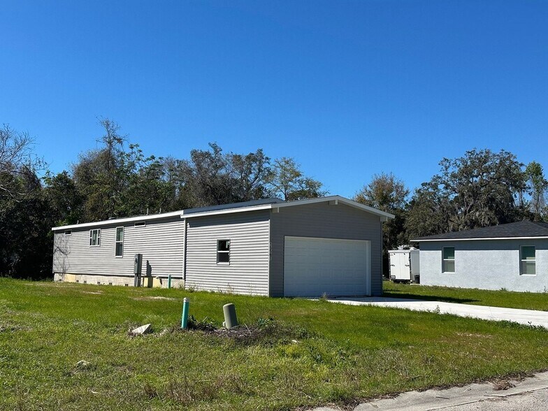 Building Photo - 15591 Charmwood Dr