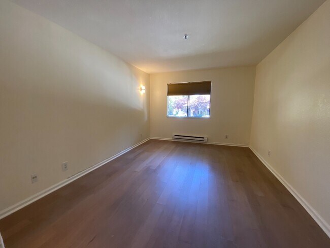 Building Photo - Spacious 1-Bedroom Condo in Prime Sunnyvale Location