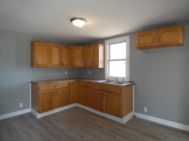 Building Photo - 391 E Marsile St