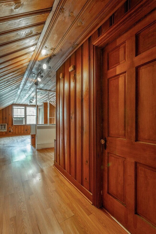 Building Photo - 321-325 Pine Ridge Road