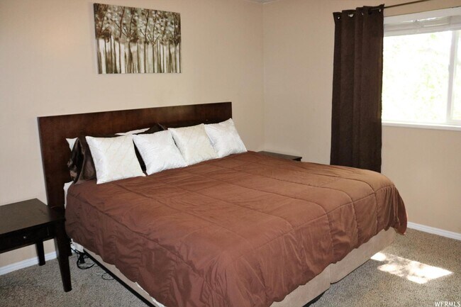 Building Photo - 3217 Ivy Park Dr