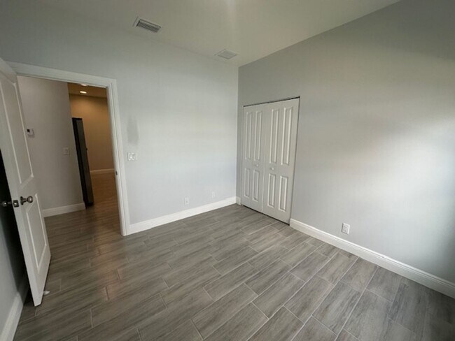 Building Photo - 3 Bedroom 2 Bath 1 Car Garage