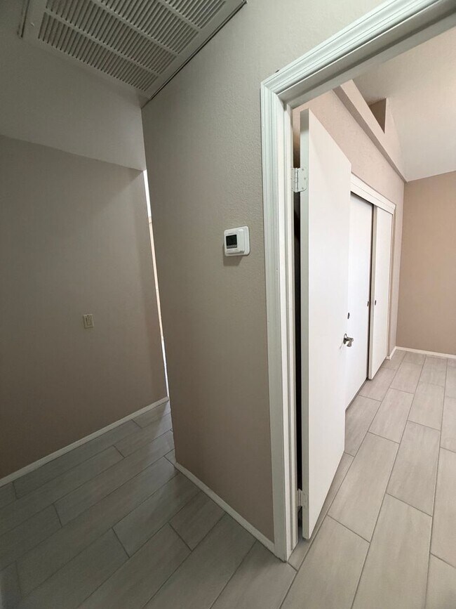 Building Photo - Newly Remodeled Glendale Home