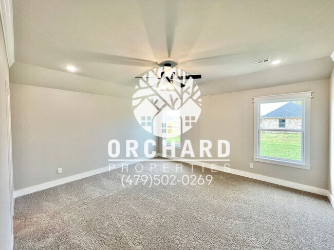 Building Photo - Tontitown- Single-Family Home- Desirable Hickorywood Plan- 4 Bedroom!