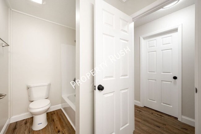 Building Photo - 7736 Holiday Hills Cir