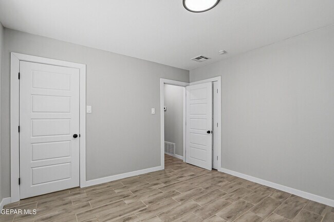 Building Photo - 10752 Mellward Rd