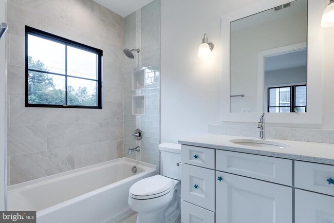 Building Photo - 5615 McLean Dr