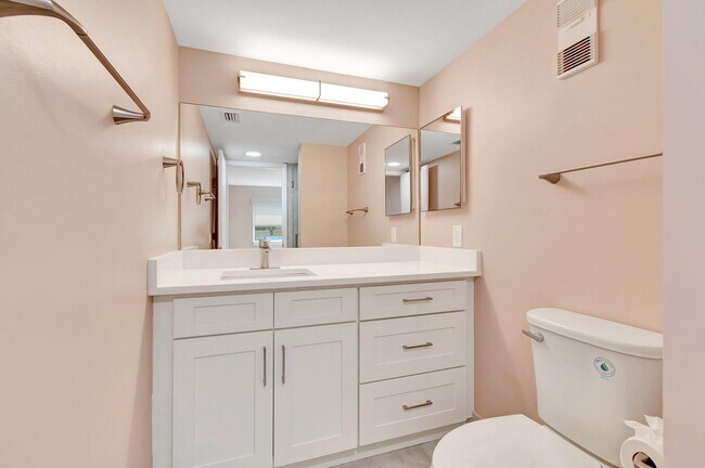 Building Photo - 14895 Builtmore Way