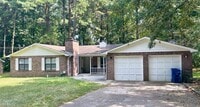 Building Photo - 2 Bed Ranch Duplex with Garage w/ NO Carpet!