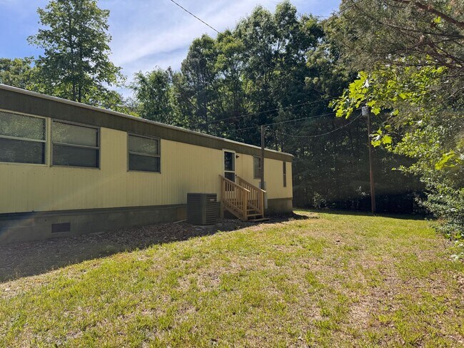 Building Photo - 3 Bed, 1.5 bath mobile home