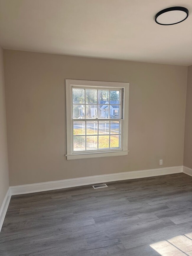 Building Photo - RENTAL HOME 3BD/2BTH