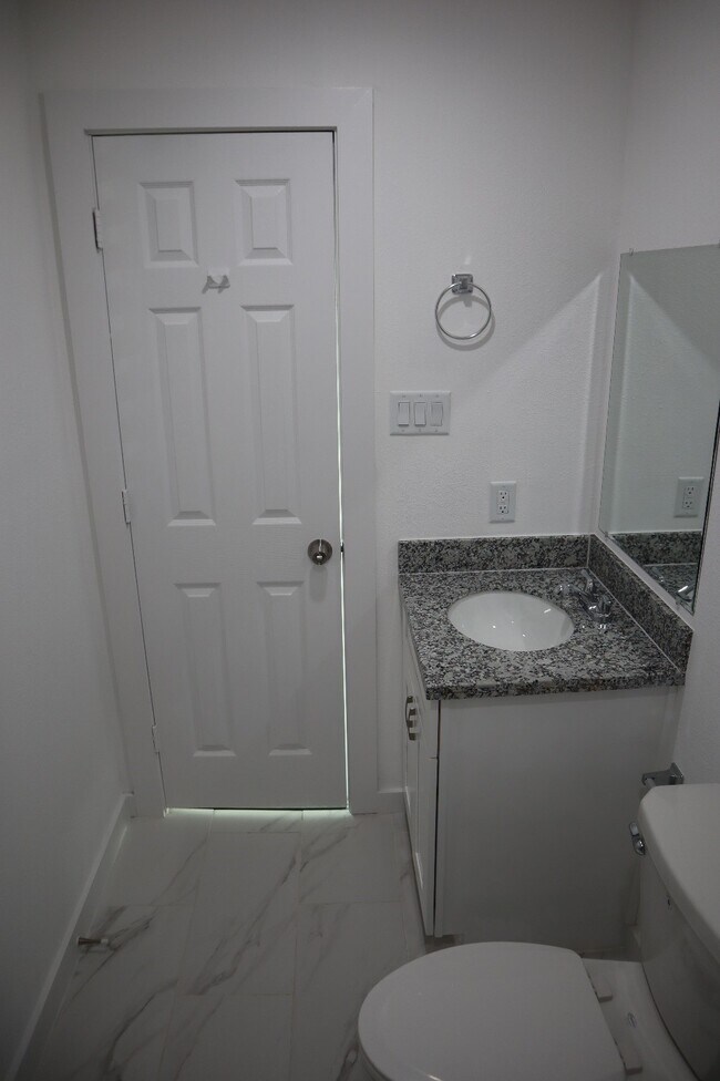 Building Photo - 6011 Wedgefield St