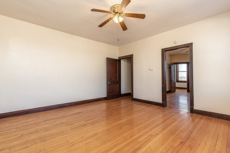 Building Photo - 4989 Arsenal St