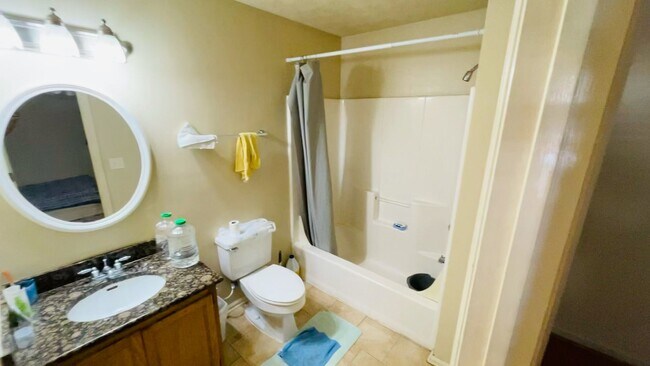 Building Photo - 449 N Donahue Dr