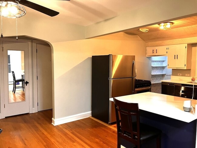 Building Photo - 6550 W Ebinger Dr