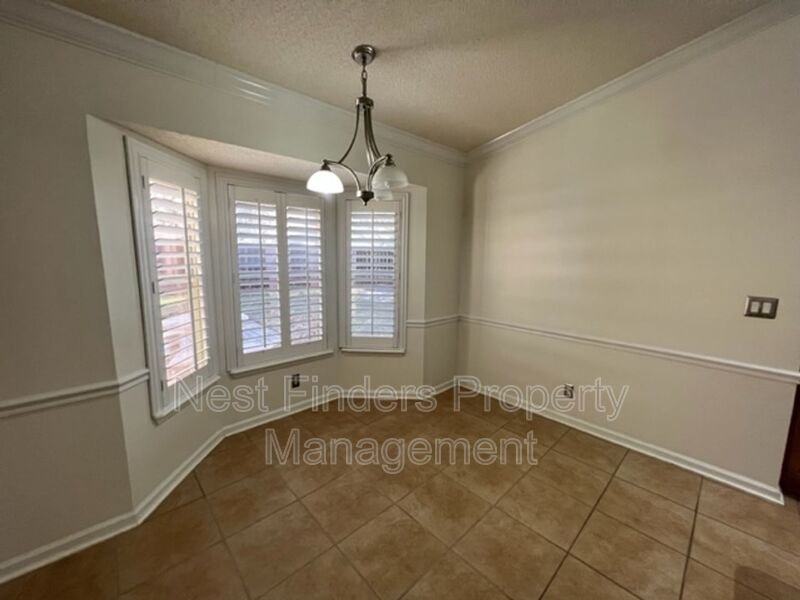 Building Photo - 2127 Forest Gate Dr W