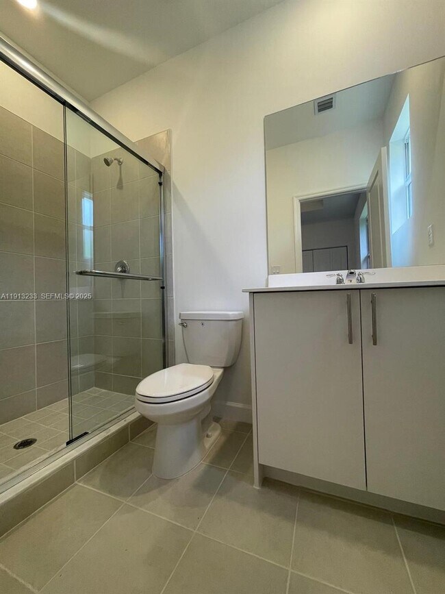 Building Photo - 1066 SE 2nd St