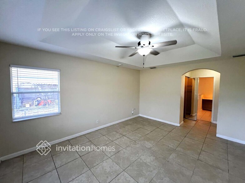 Building Photo - 1070 SW Aurelia Ave