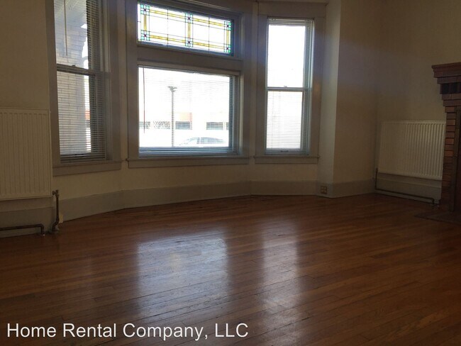 Building Photo - 1448-1450 Lake Dr SE