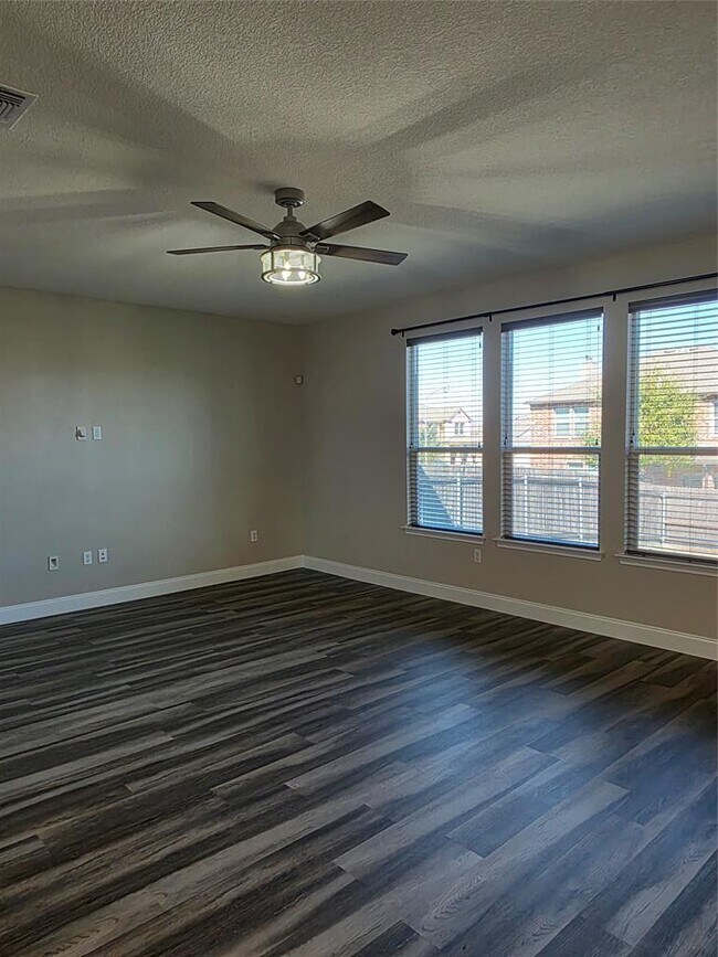 Building Photo - 1704 Constanta Dr