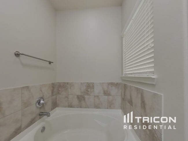 Building Photo - 8038 Villa Lago Ln